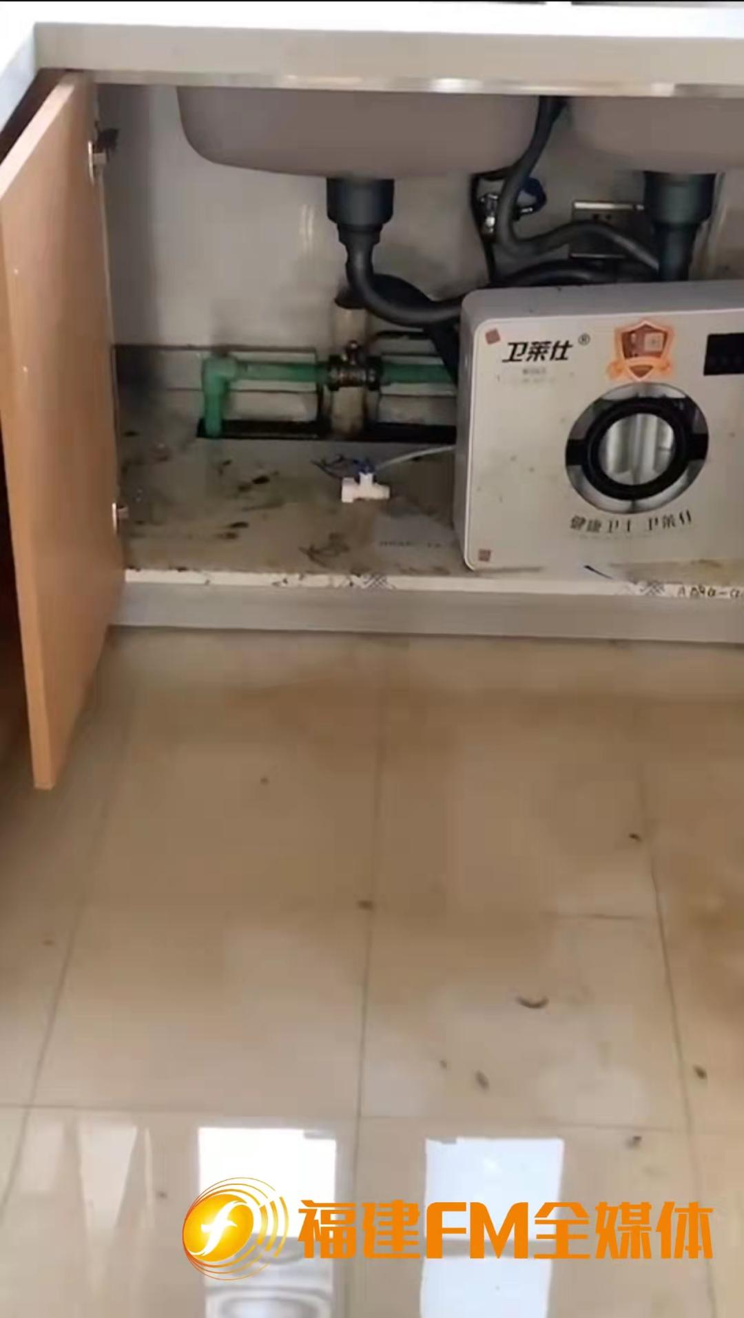 DƬ